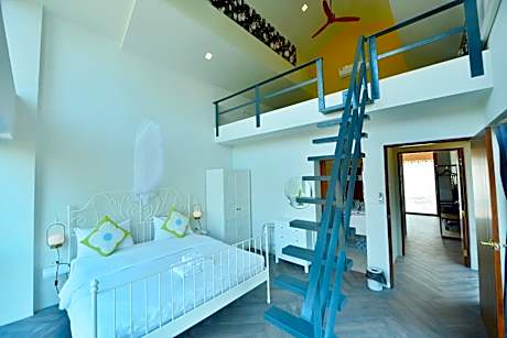 VANA KIRI LAND: Penthouse