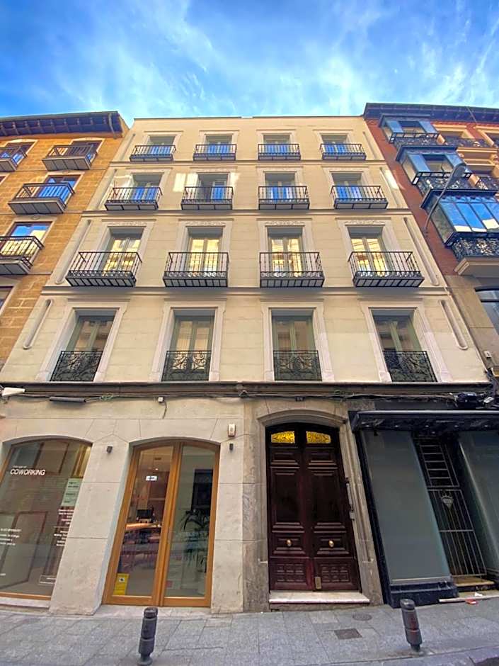 nQn Aparts & Suites Madrid