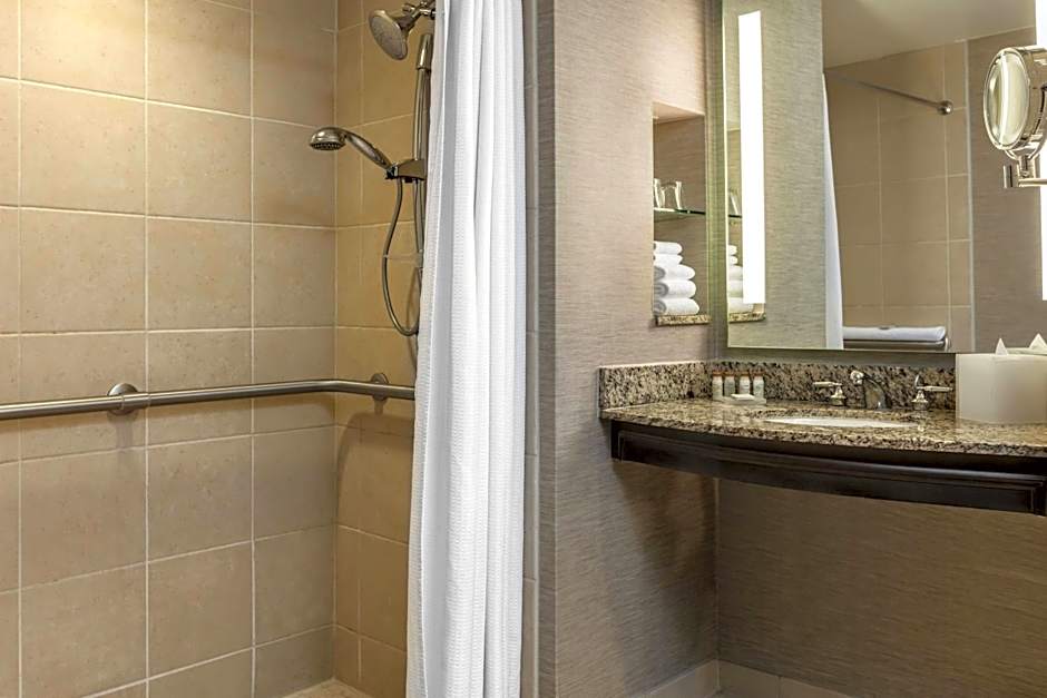 Renaissance by Marriott Tampa International Plaza Hotel