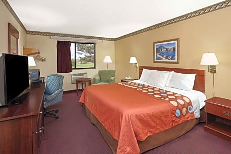 1 King Bed Non-Smoking