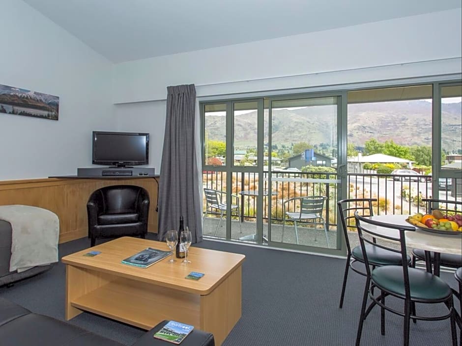 Clearbrook Motel & Serviced Apartments