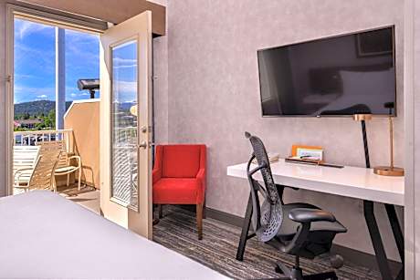 1 King Ste W/1 Queen Loft Bi-Level