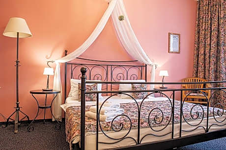 Apartment (2 Adults)