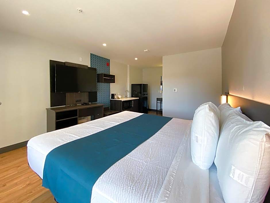 Studio 6 Suites Stockton, CA Waterfront