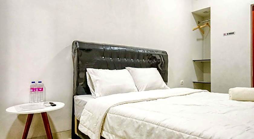 Rudi Rooms near Stasiun Cikarang Mitra RedDoorz