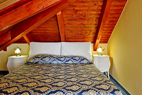 Studio with Private Terrace - Attic