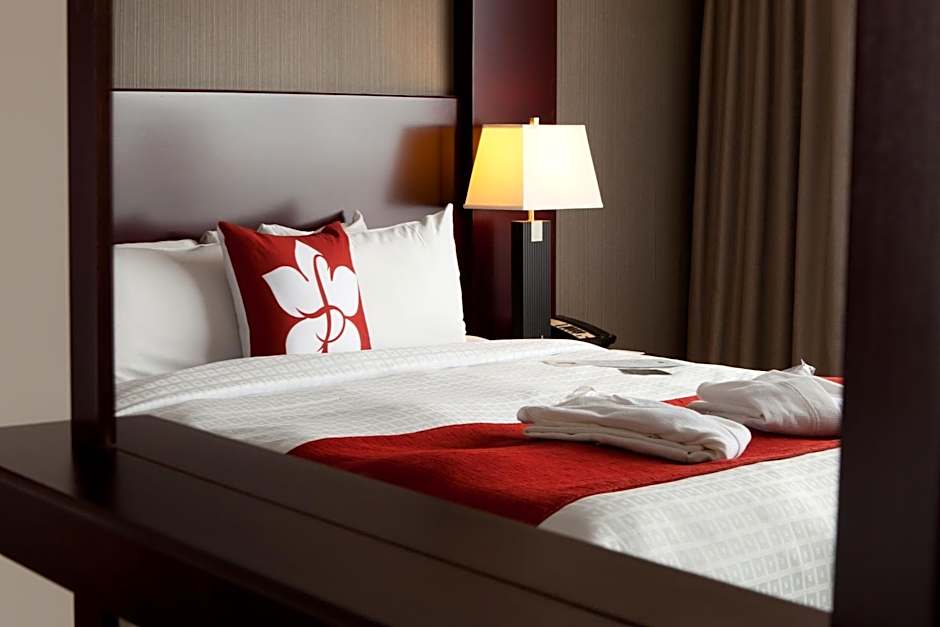 Chateau Lacombe Hotel