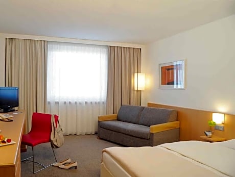 Standard room with 1 queen-size bed and sofa