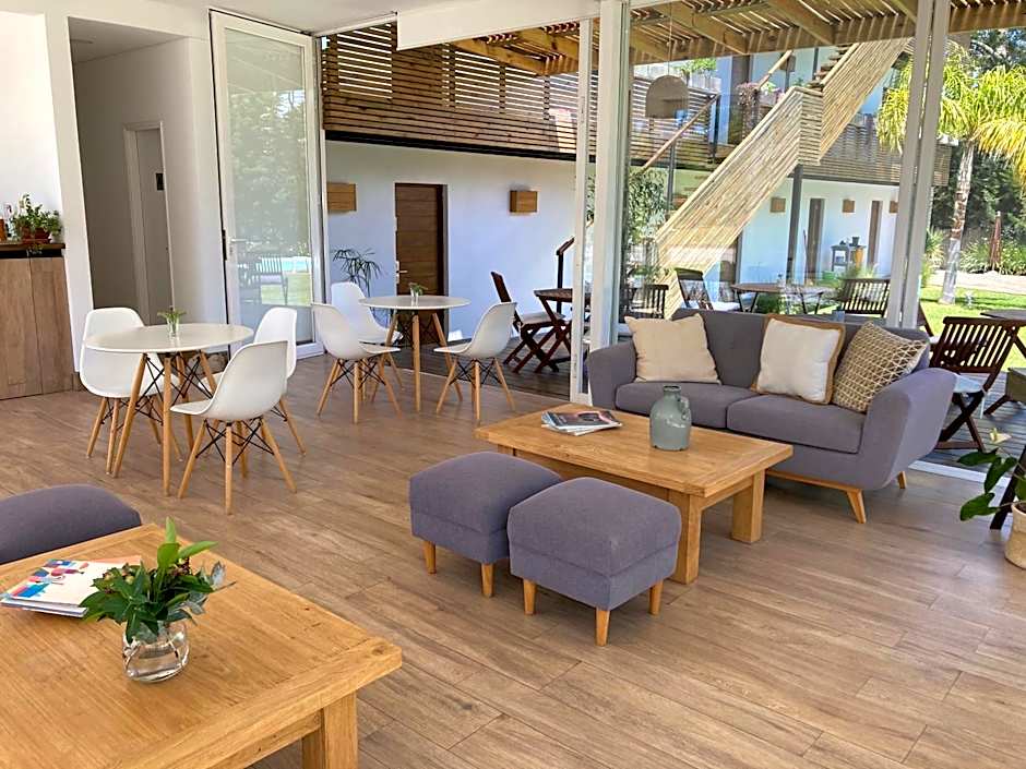 Live Hotel Boutique (Adults only)
