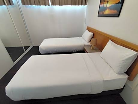 Executive 1 Bedroom Apartment-Twin Beds (Limited Housekeeping)
