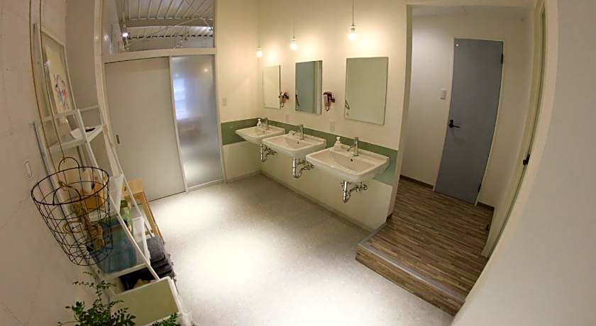 Travelers' house ROOTs