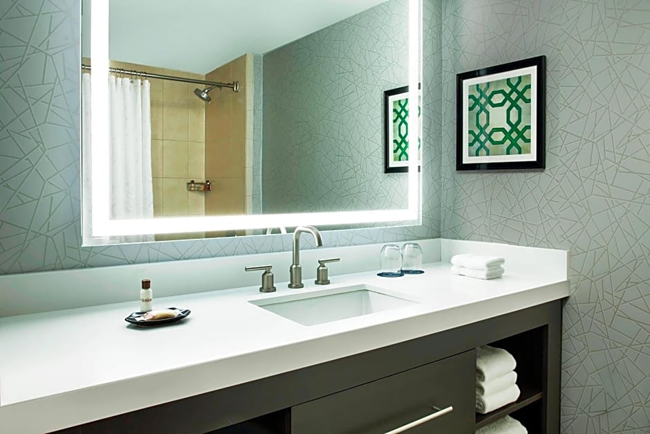 Sheraton Syracuse University Hotel & Conference Ce – Syracuse, NY