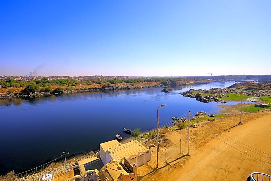 Nubian Popeye - Roof top - Nile View