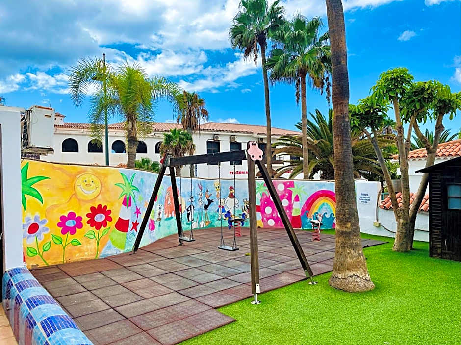 Beautiful 4 bedroom house with phenomenal golf and mountain views