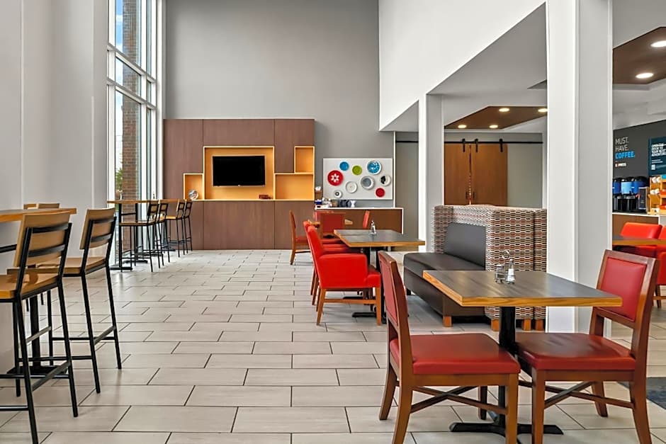 Holiday Inn Express Hotel & Suites Marion By IHG
