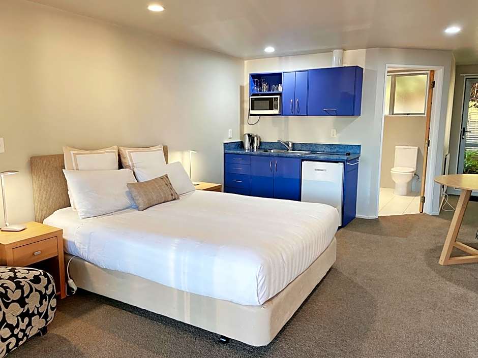 Photo 1 of 5 of Studio, Jetted Tub