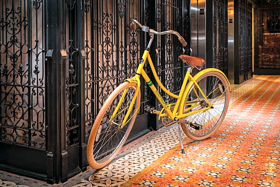 Staypineapple, An Iconic Hotel, The Loop