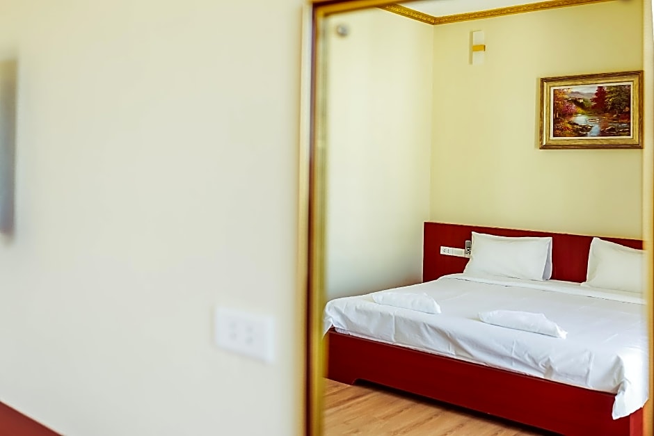 Douangpraseuth Hotel