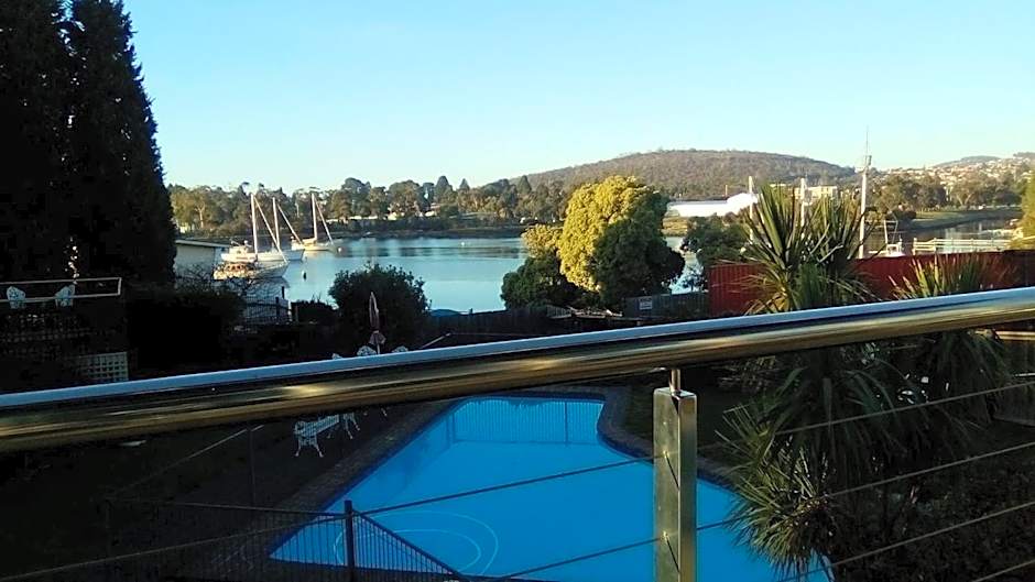 Waterfront Lodge Motel