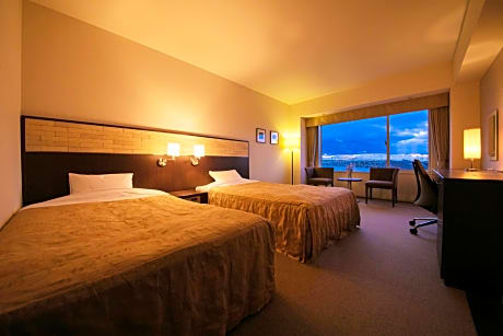 Twin Room with Sea View - Non-Smoking