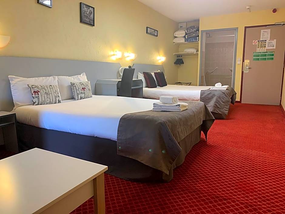 Brit Hotel Bleu Nuit