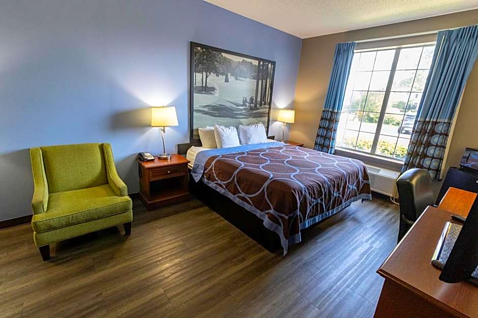Super 8 by Wyndham Smithfield-Selma