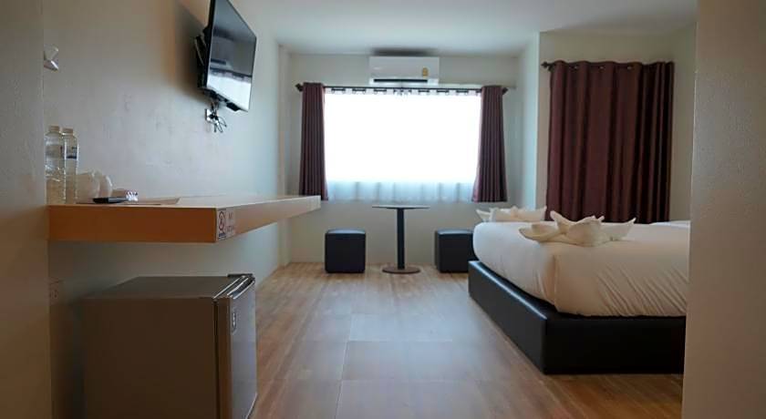 The charlotte smart hotel lopburi