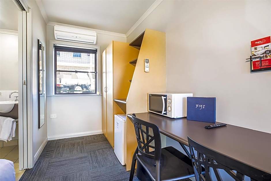 Nightcap at Riverside Hotel