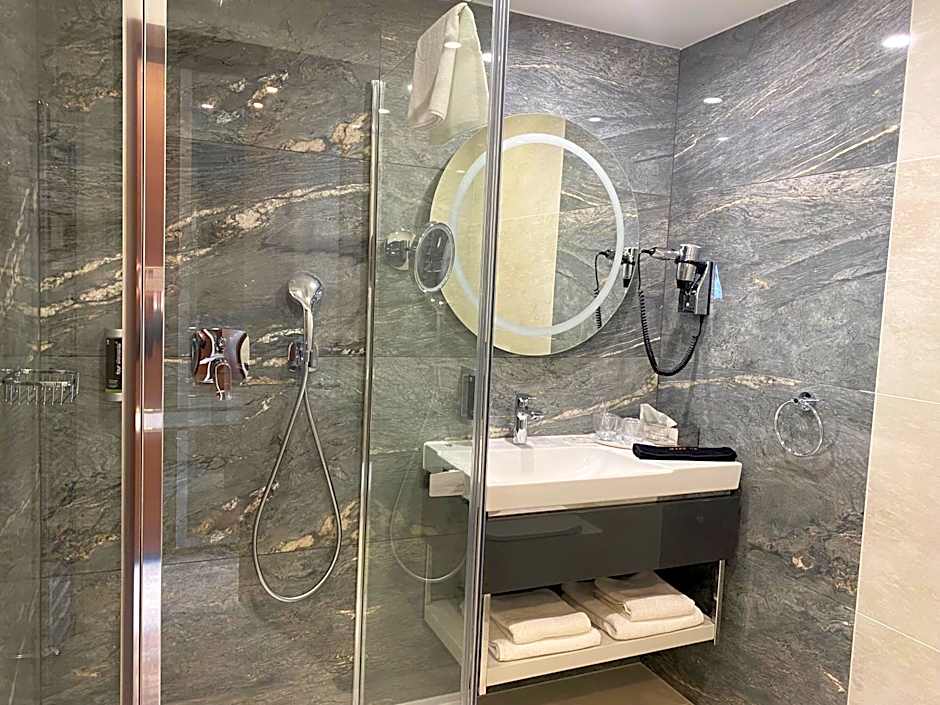 Tisia Hotel & Spa
