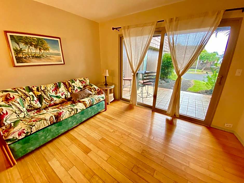 Beachfront 1 Bedroom Condo with Private Beach, Pool, Hot Tub