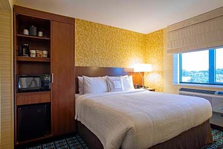 King Room with Roll-in Shower - Mobility and Hearing Accessible