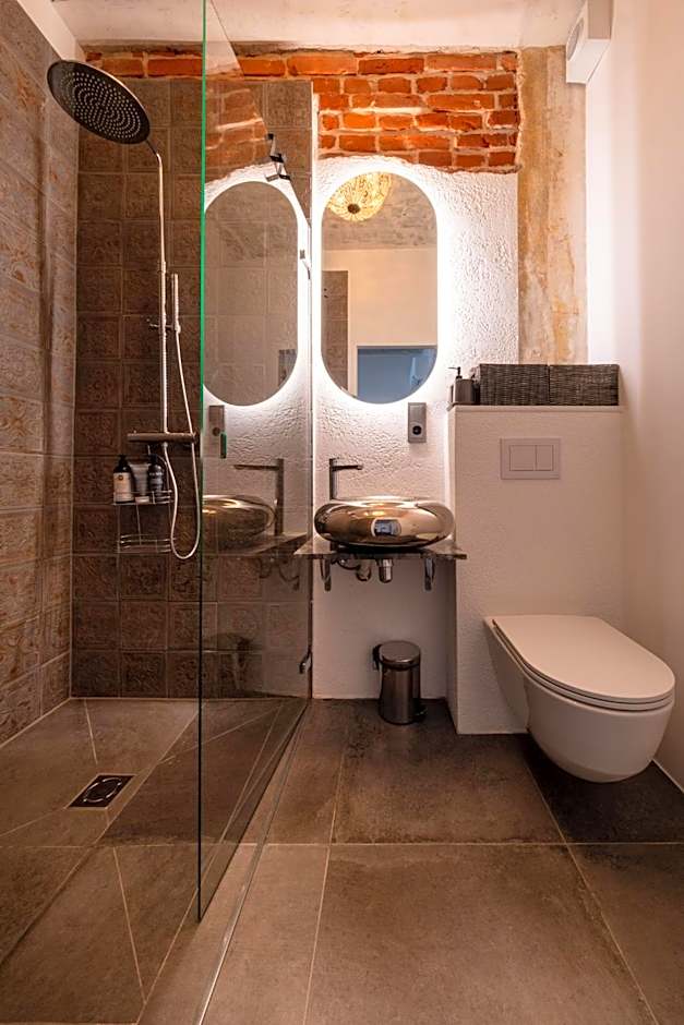 Turgaus Self Check-in Old Town Aparthotel