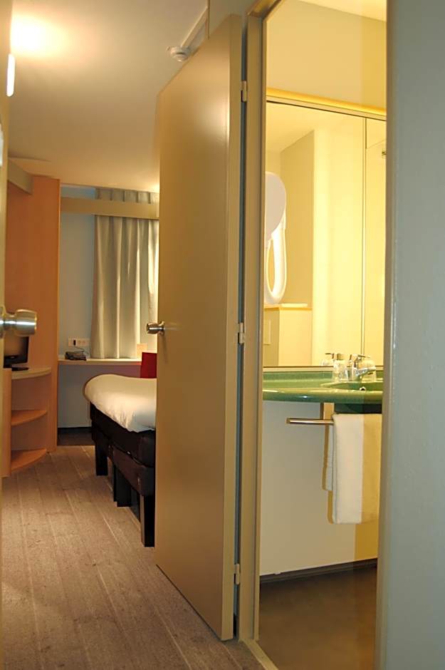 Ibis Auray