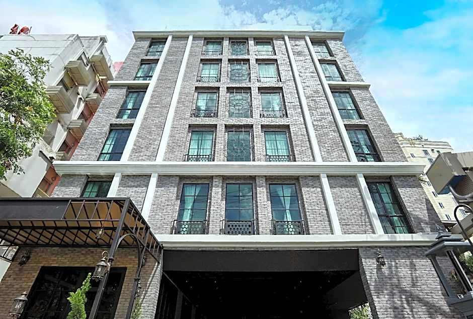 The Coach Hotel Sukhumvit