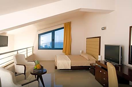 Family Room with Side Sea View -split level.