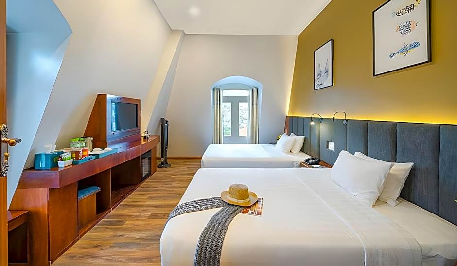 Nature hotel - Luong The Vinh