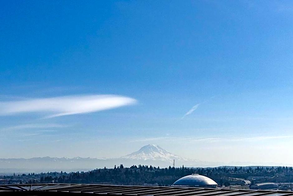 Self Check-in-washer-dryer-4ksmart Tv-king Bed-gym