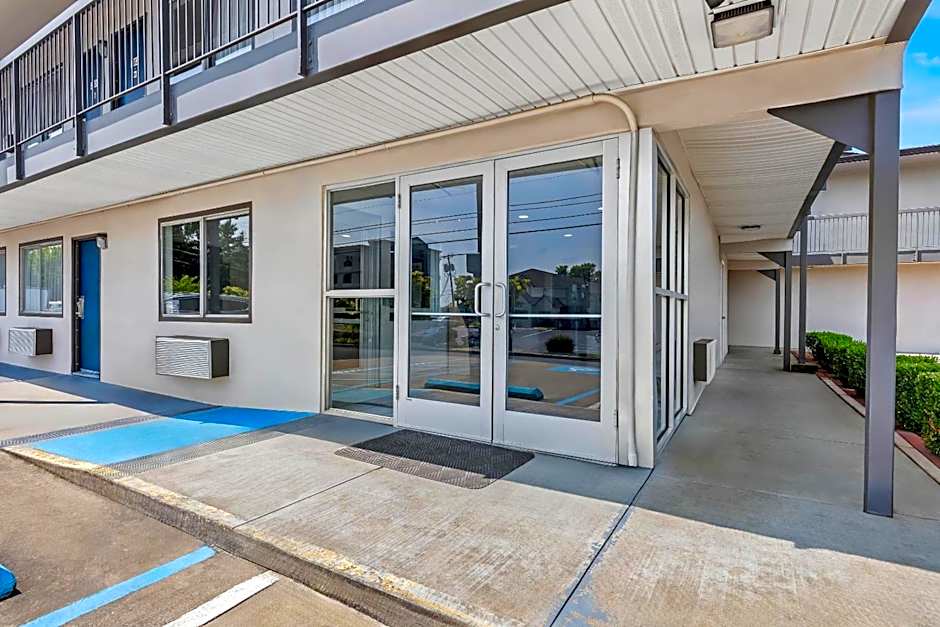 Motel 6-Murfreesboro, TN
