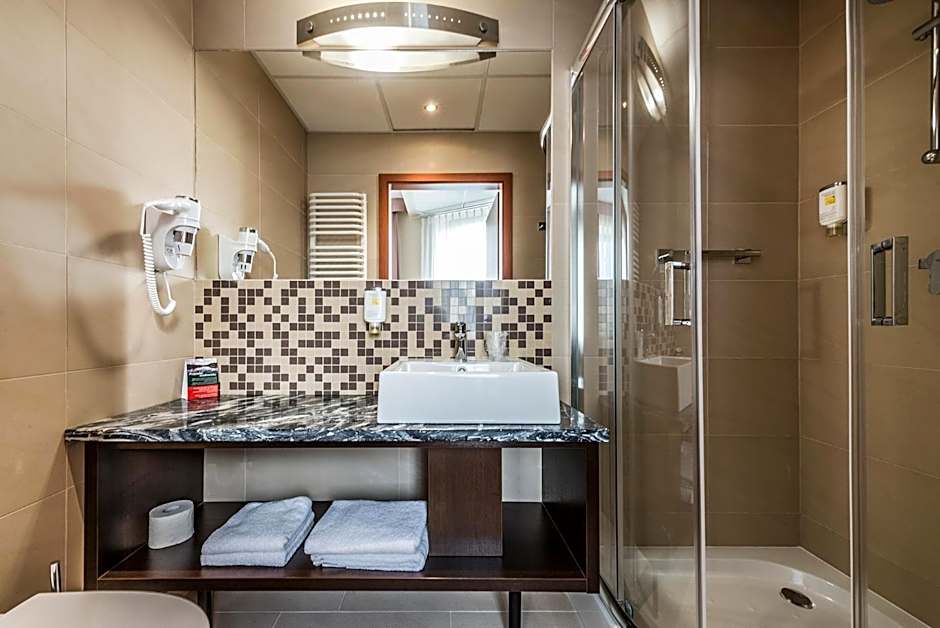 Hotel Victor Pruszkow DeSilva