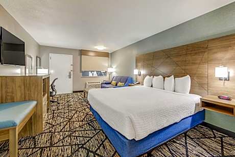 King Room with Walk-in Shower and Sofa Bed - Mobility Access/Non-Smoking