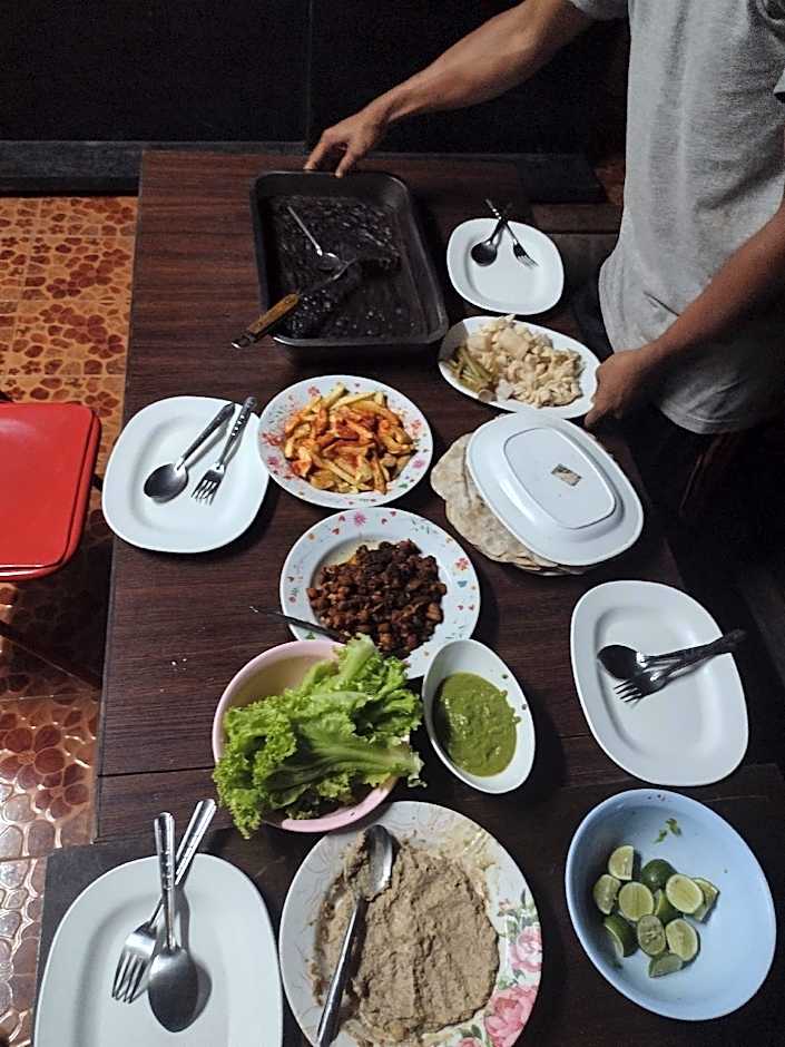 Mae Sot Commune and Camping 