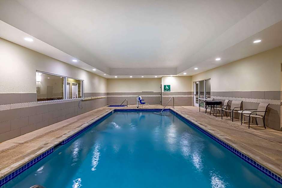 La Quinta Inn & Suites by Wyndham Artesia