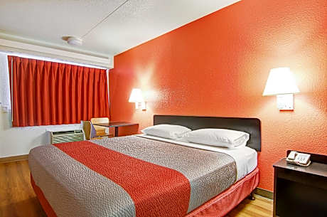 1 Queen Bed | Mobil Access Tub Nsmk Micfridg