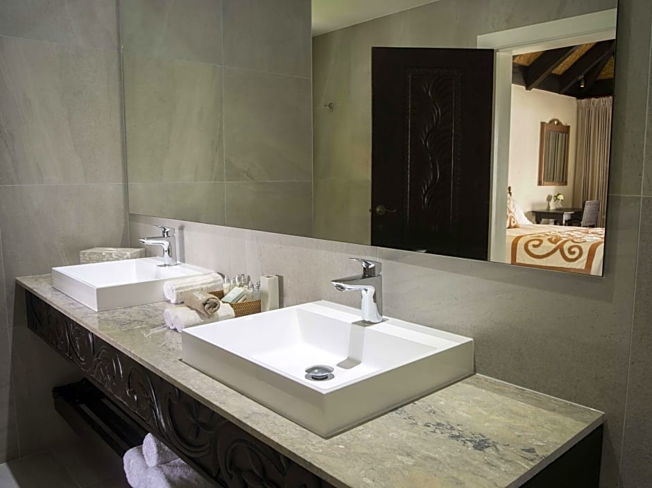 Photo 1 of 8 of Premium Beachfront Suite (1 King Bed)