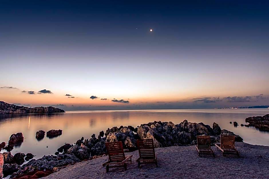 Nobelos Seaside Lodge