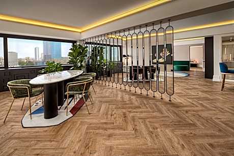 HIP Suite, 1 Bedroom Suite, 1 King, City view