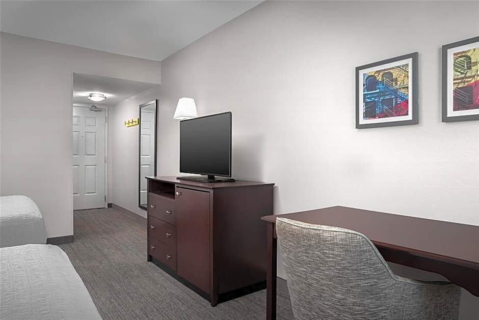 Hampton Inn By Hilton And Suites Omaha Downtown