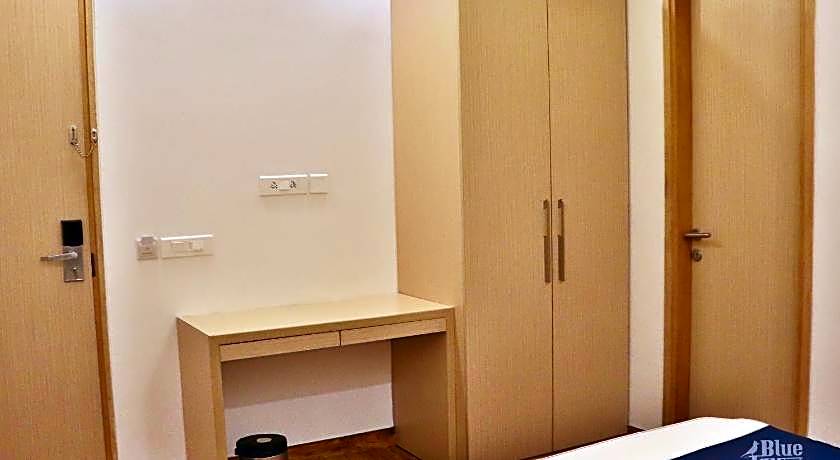 The Blue Jay Hostel - Dorms & Rooms Hotel