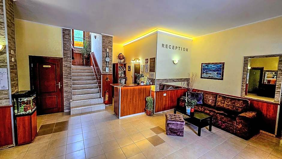 Friends Family Hotel
