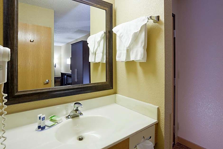 AmericInn by Wyndham Osceola